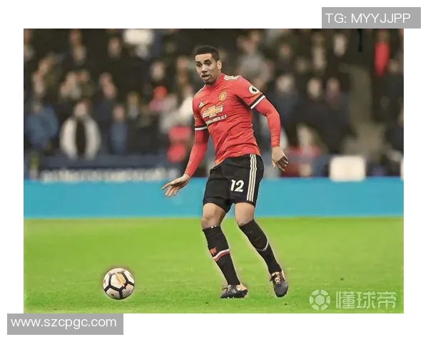 帕尼尼足球卡系列聚焦克里斯球星精彩瞬间与收藏价值揭秘 帕尼尼足球卡系列聚焦克里斯球星精彩瞬间与收藏价值揭秘